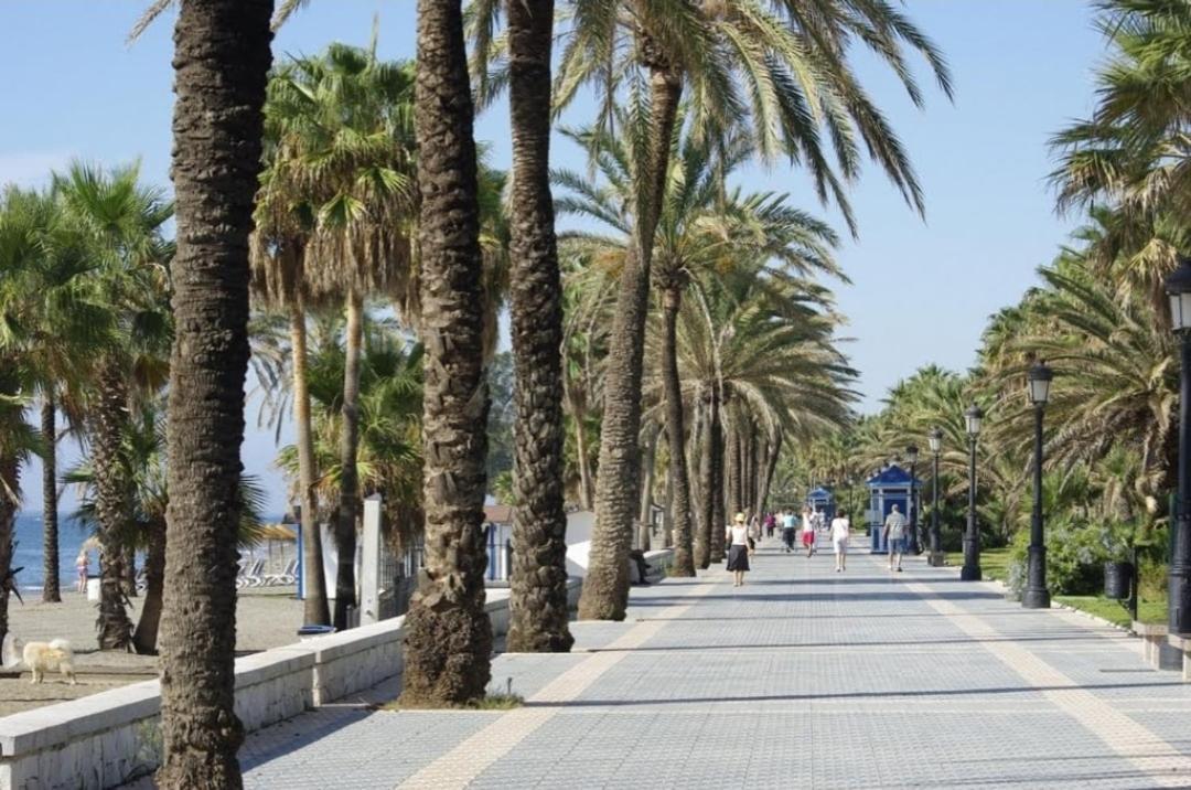 Adosada A Dos Pasos De La Playa En *